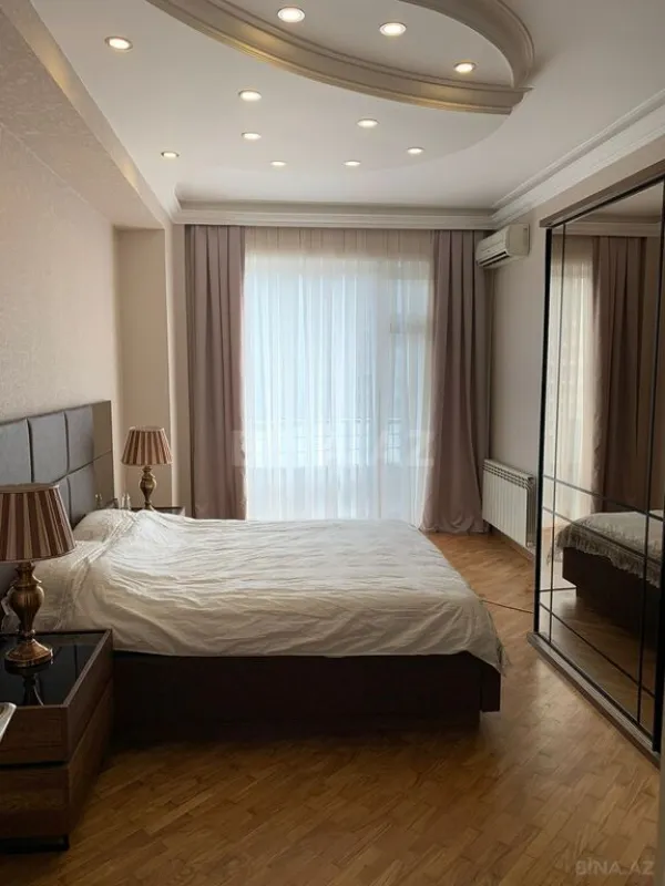 Satılır 4 otaqlı mənzil 205.5 m²