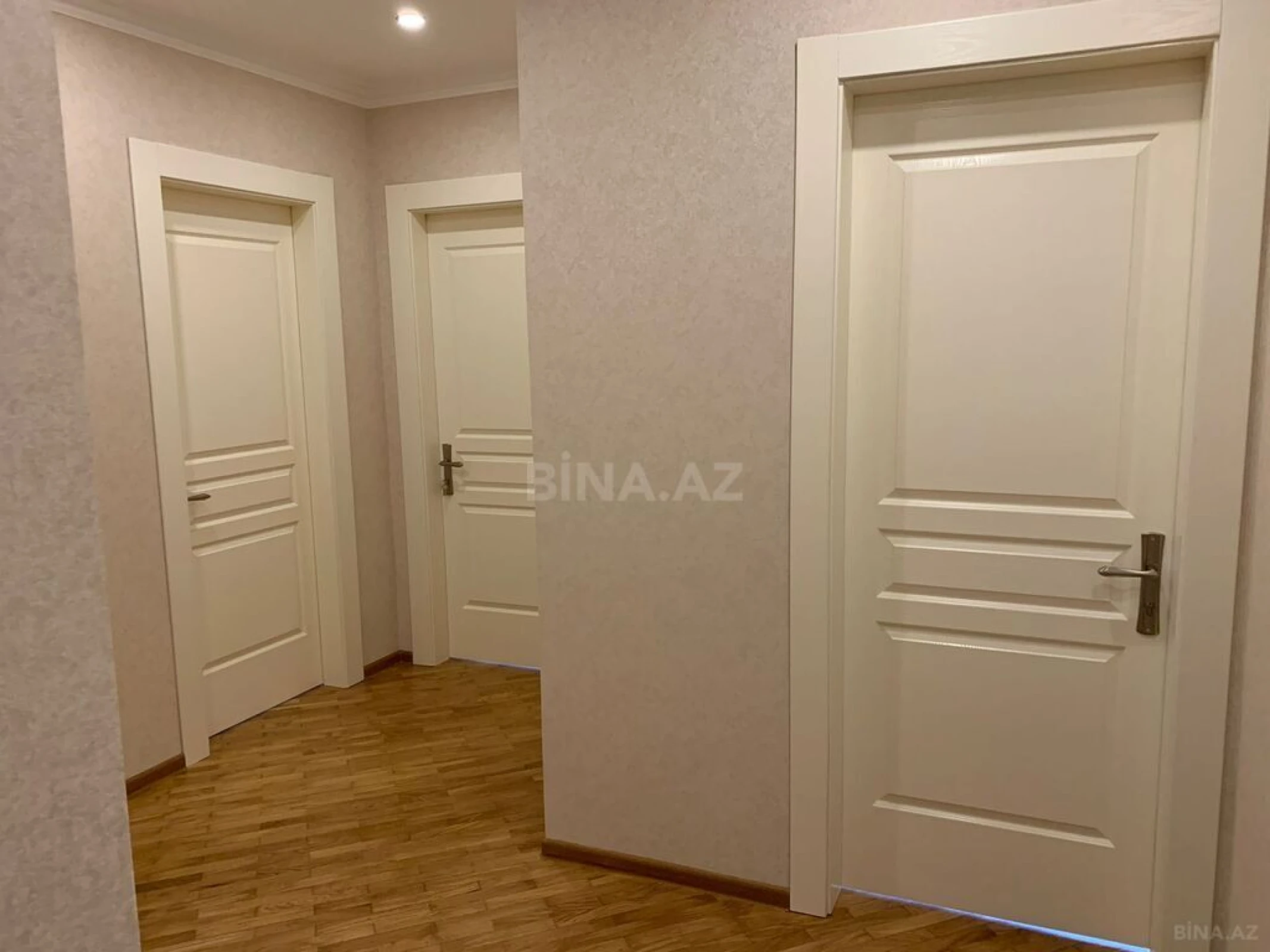 Satılır 4 otaqlı mənzil 205.5 m²