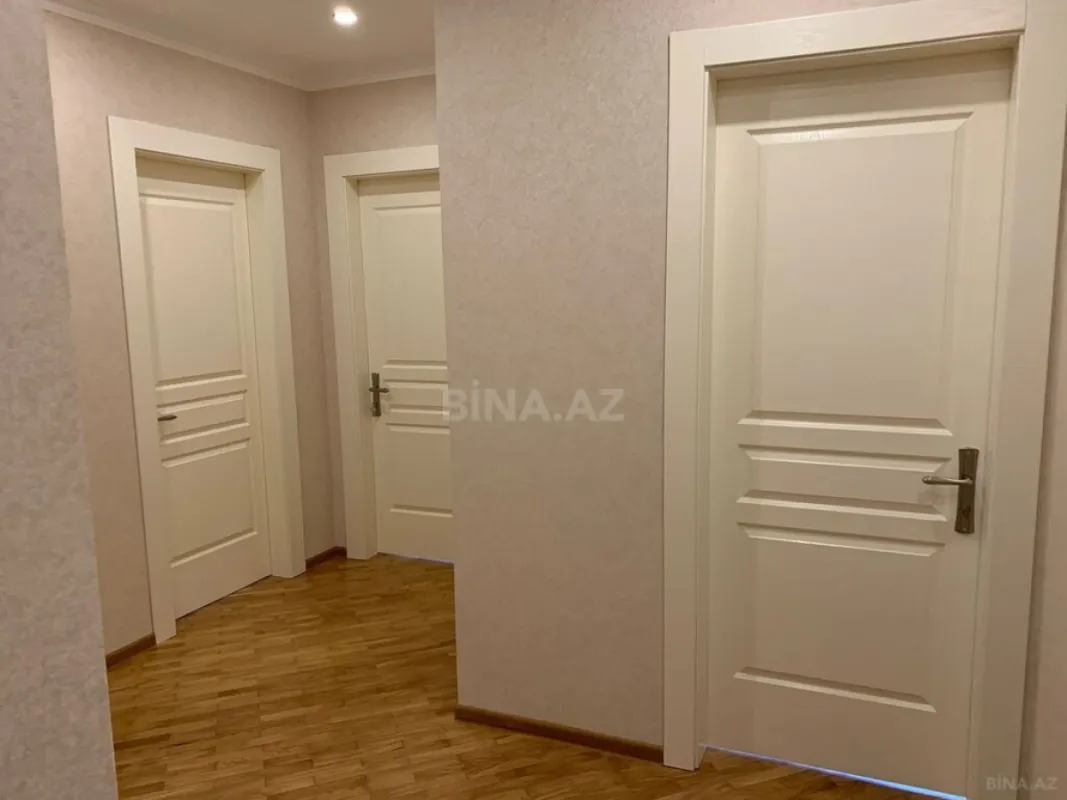 Satılır 4 otaqlı mənzil 205.5 m²