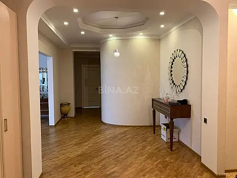 Satılır 4 otaqlı mənzil 205.5 m²