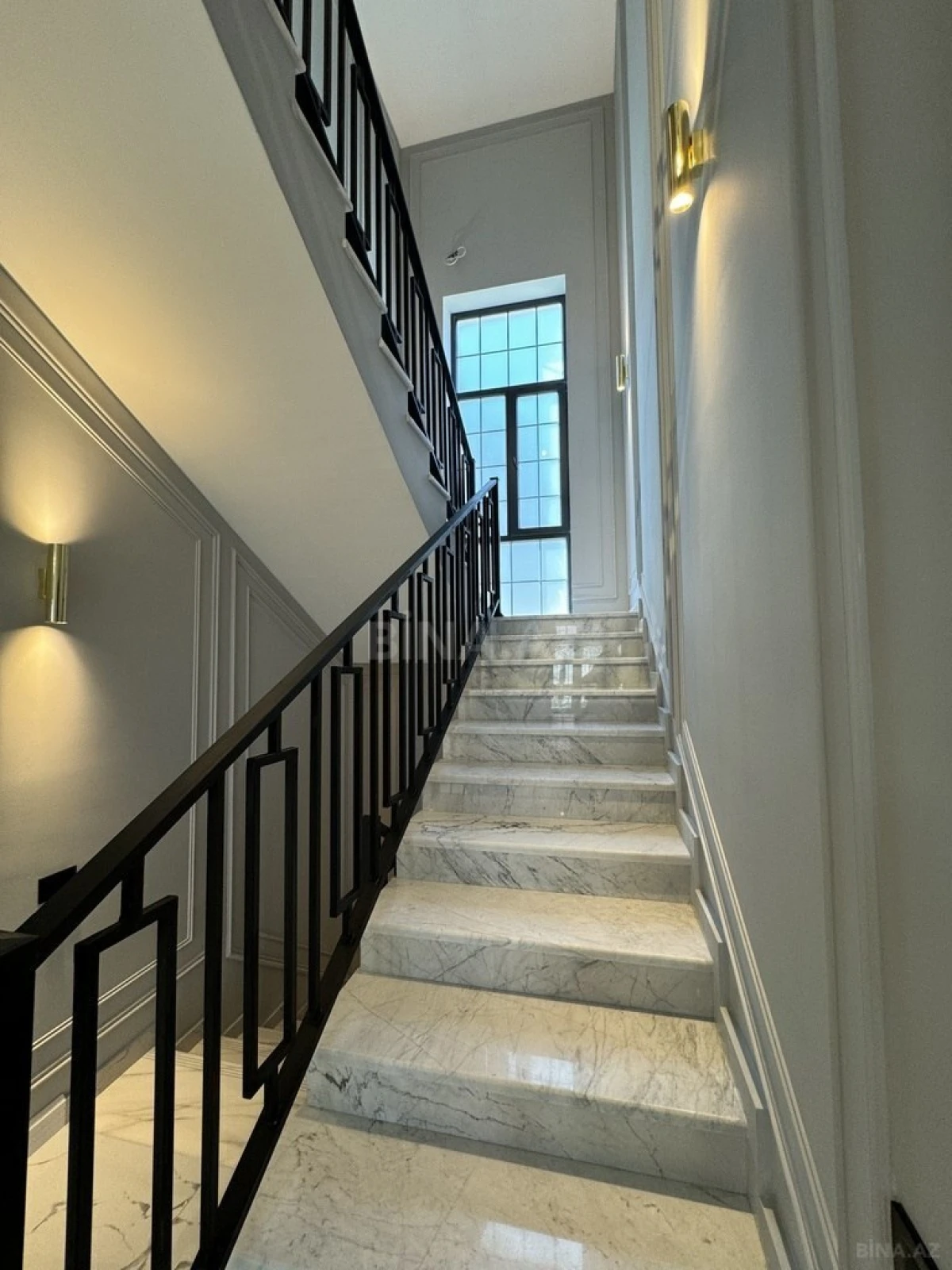 Satılır 5 otaqlı həyət evi 313 m²