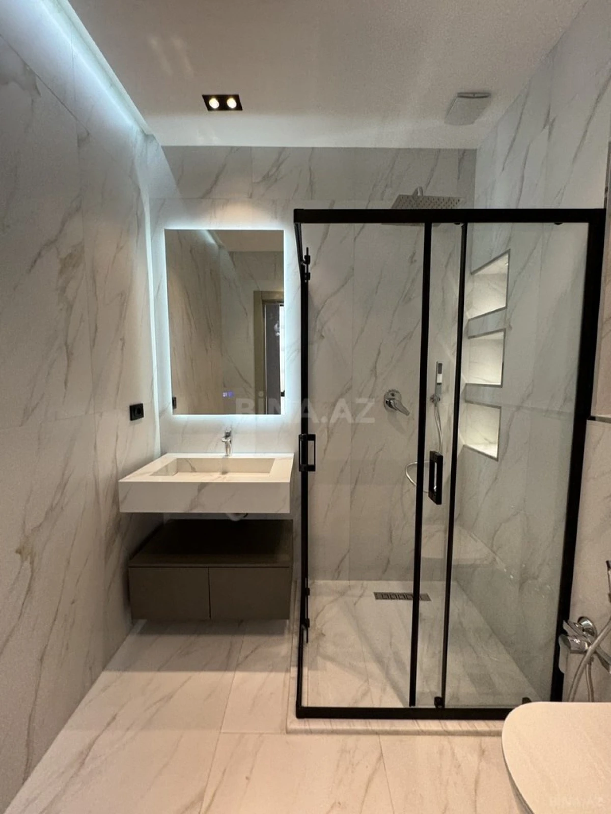 Satılır 5 otaqlı həyət evi 313 m²