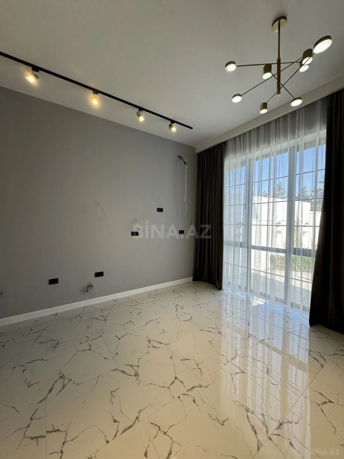 Satılır 5 otaqlı həyət evi 313 m²