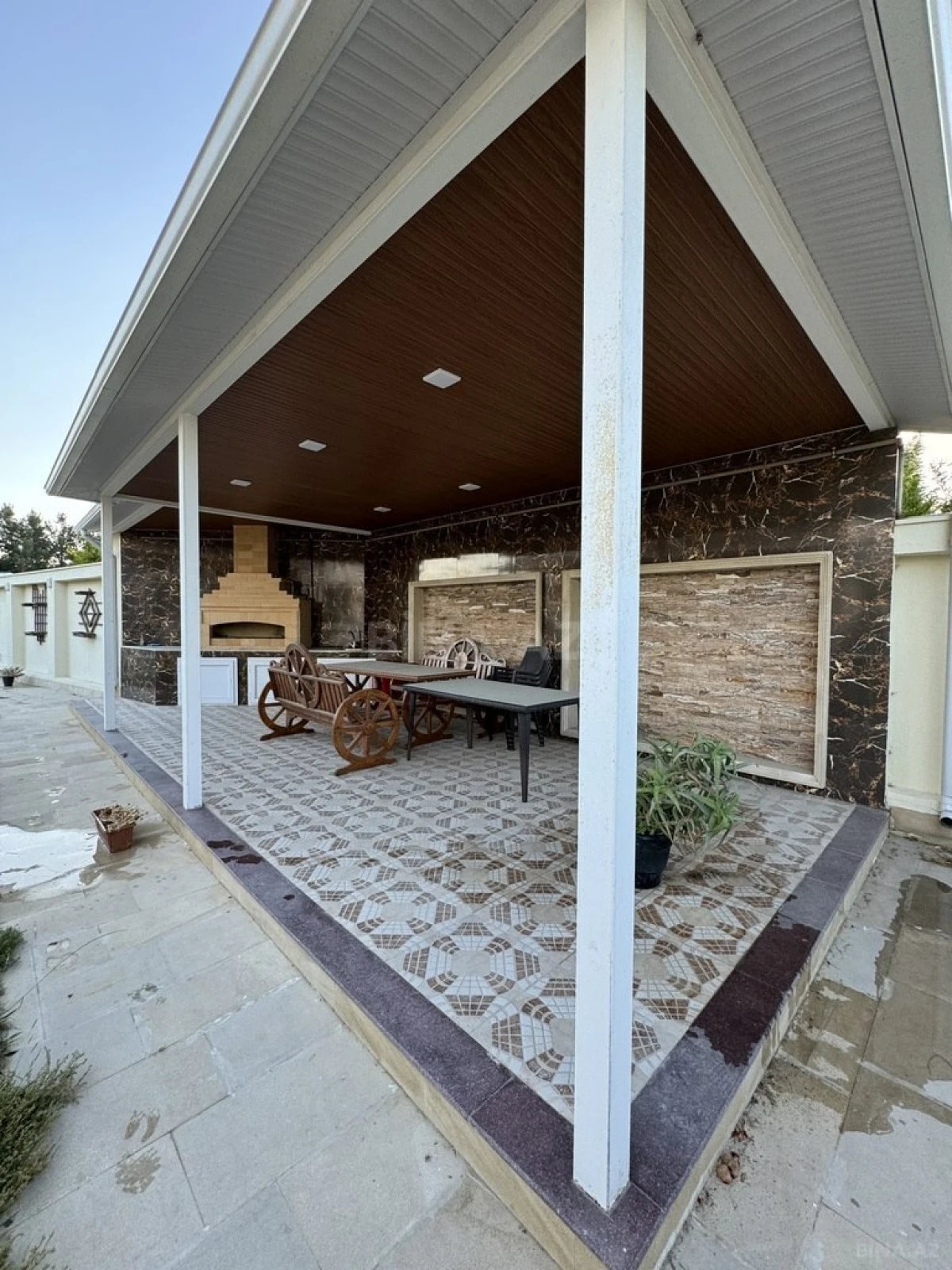 Satılır 6 otaqlı həyət evi 350 m²