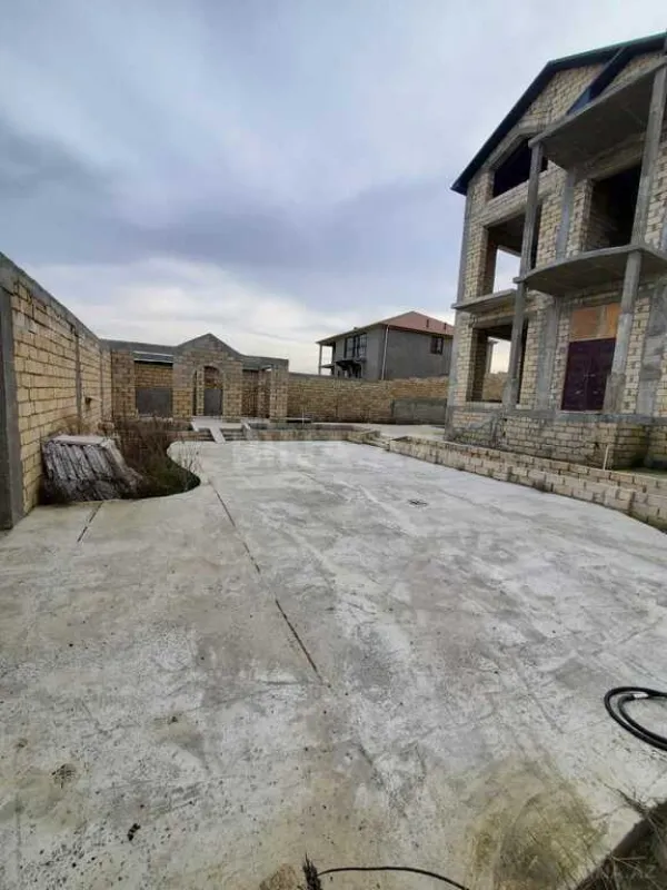 Satılır 6 otaqlı həyət evi 600 m²