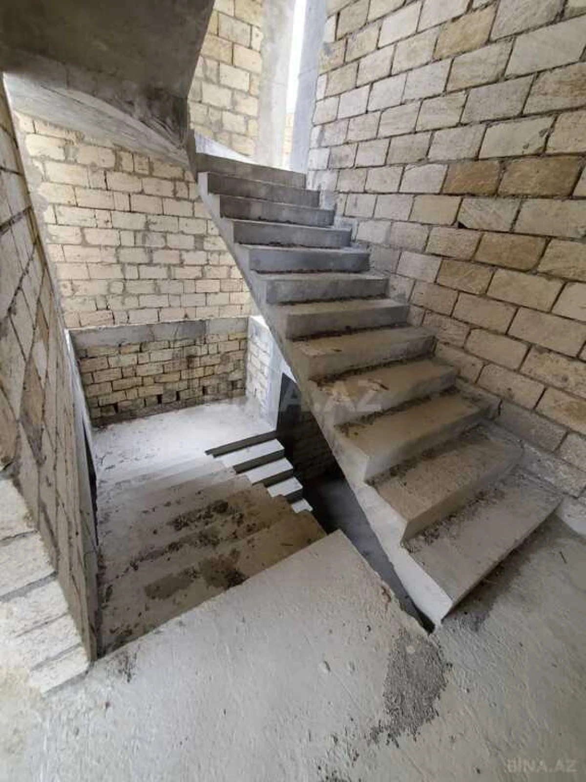 Satılır 6 otaqlı həyət evi 600 m²