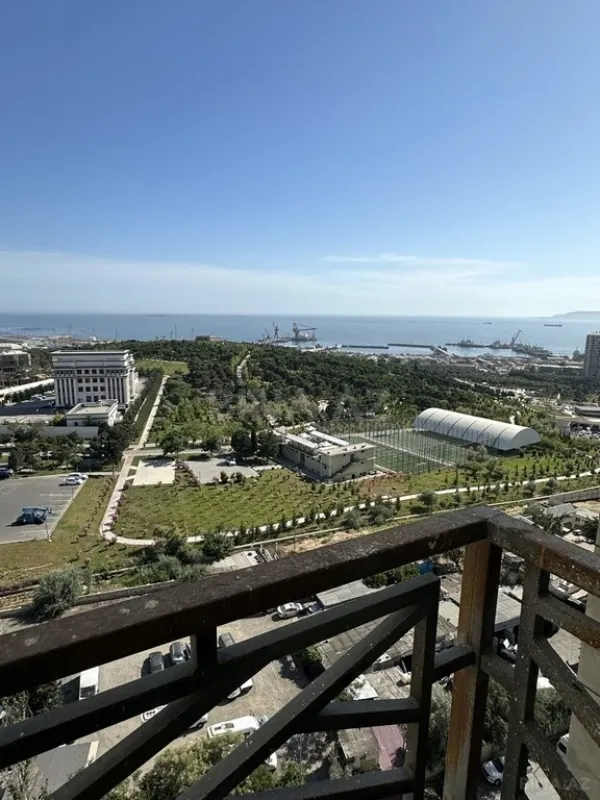 Satılır 3 otaqlı mənzil 155 m²