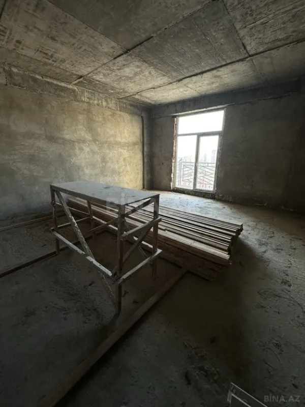 Satılır 3 otaqlı mənzil 155 m²