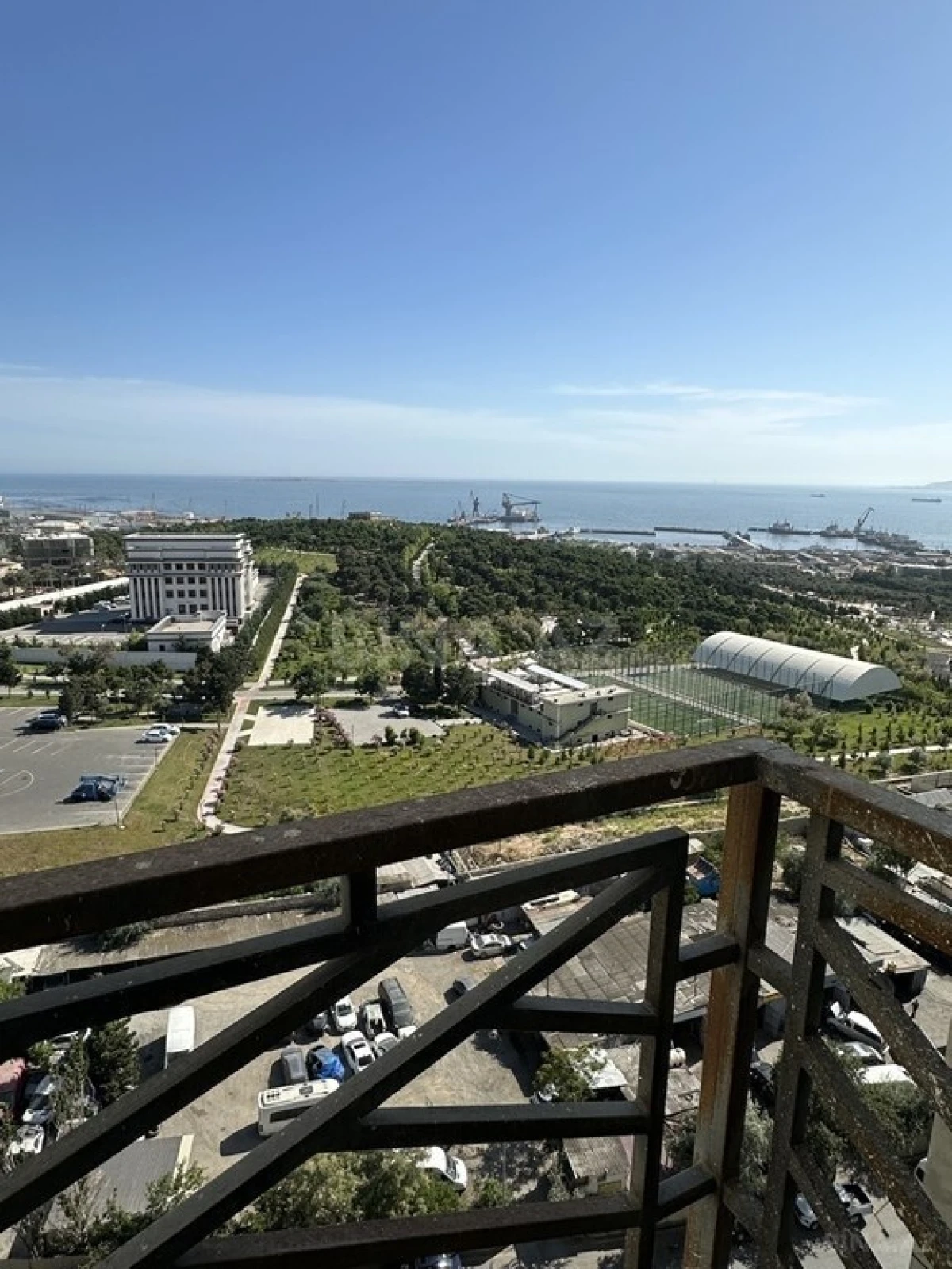 Satılır 3 otaqlı mənzil 155 m²