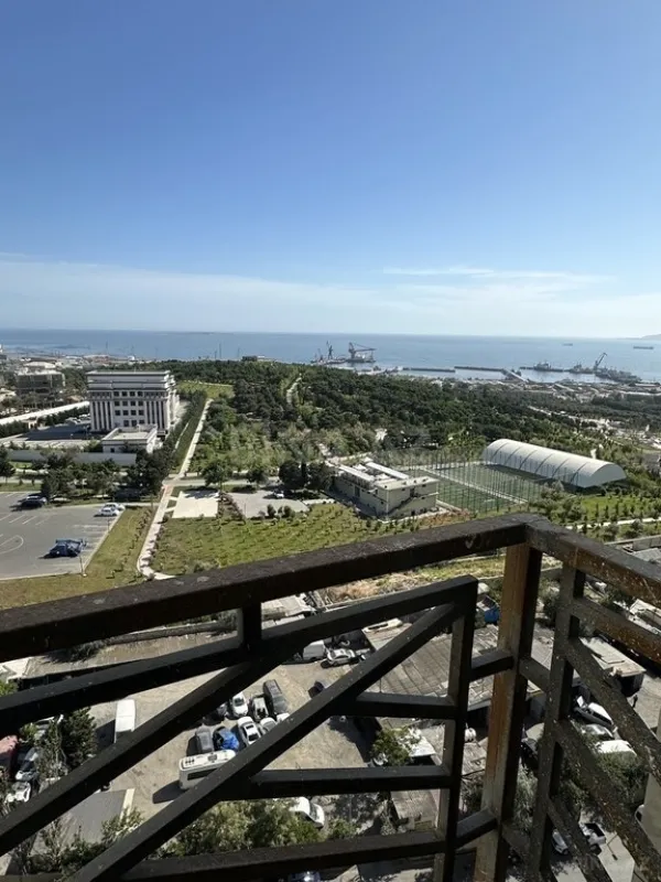 Satılır 3 otaqlı mənzil 155 m²