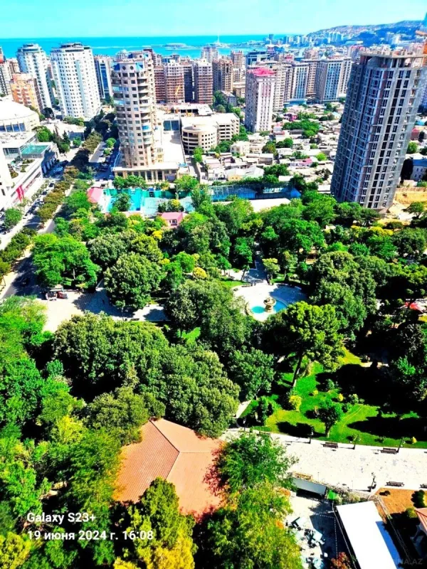 Satılır 5 otaqlı mənzil 286 m²