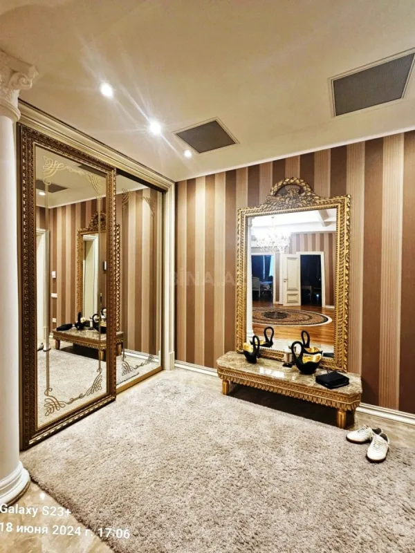 Satılır 5 otaqlı mənzil 286 m²