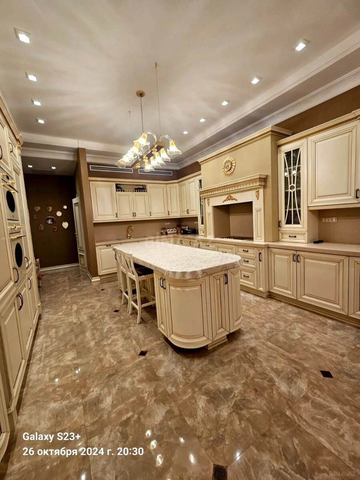 Satılır 5 otaqlı mənzil 286 m²