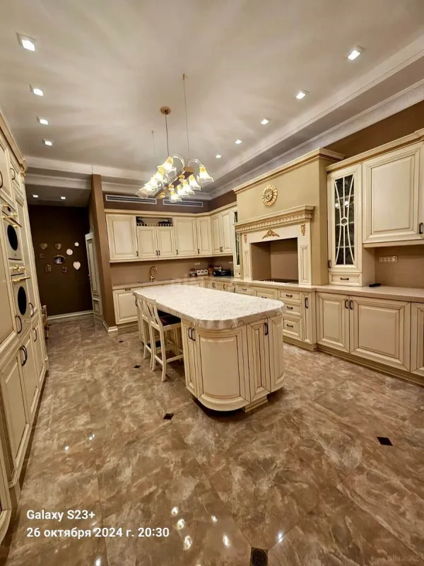 Satılır 5 otaqlı mənzil 286 m²