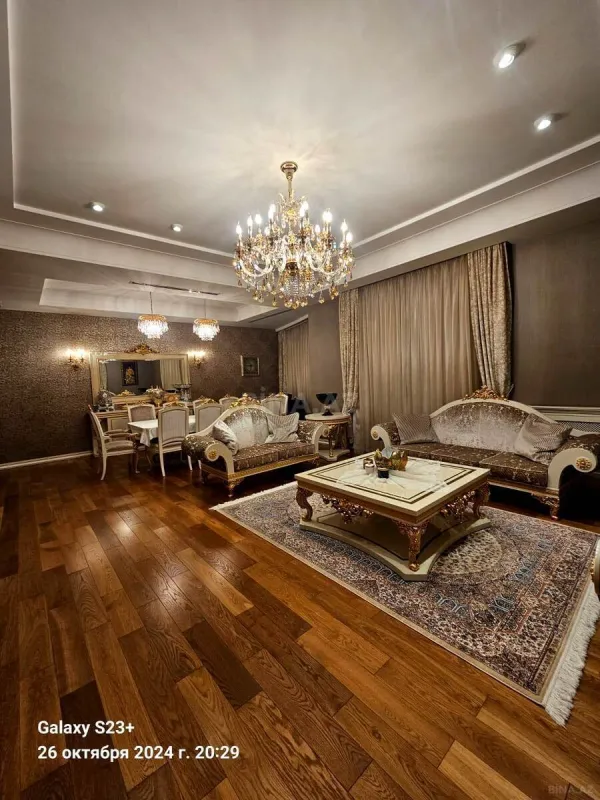 Satılır 5 otaqlı mənzil 286 m²