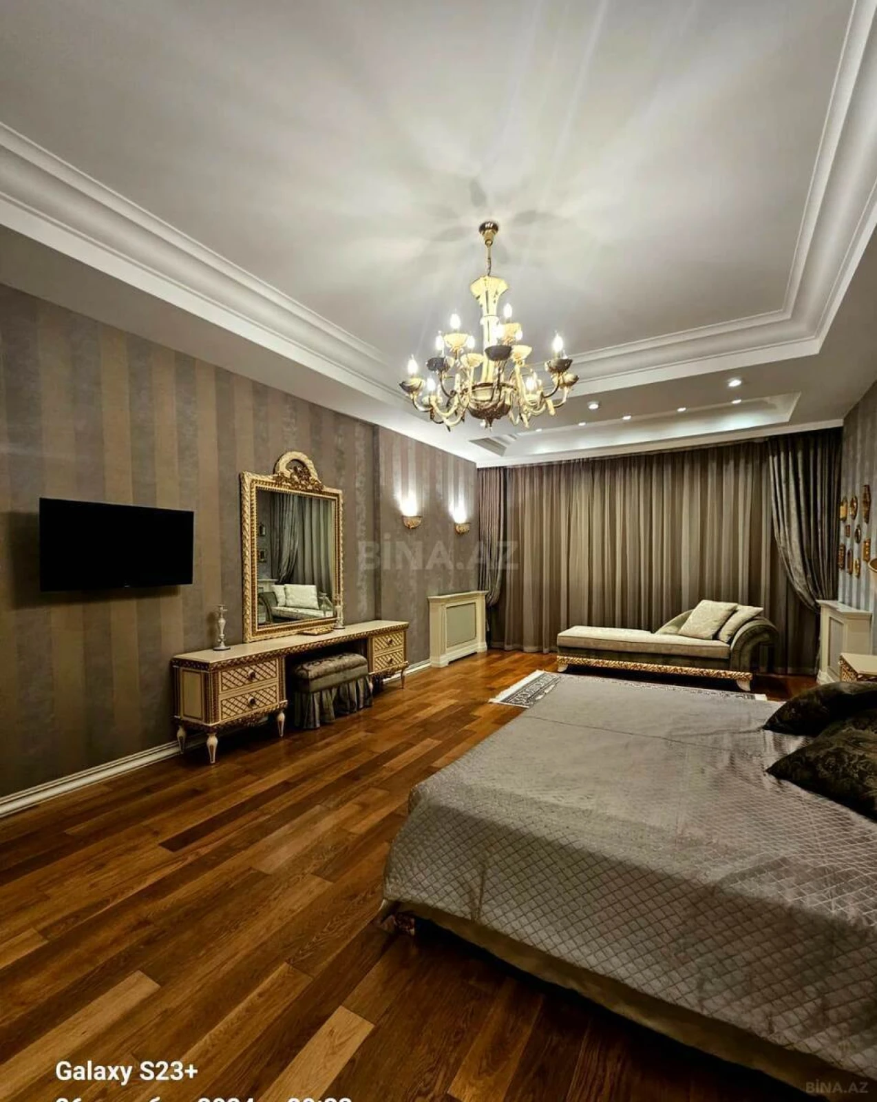 Satılır 5 otaqlı mənzil 286 m²