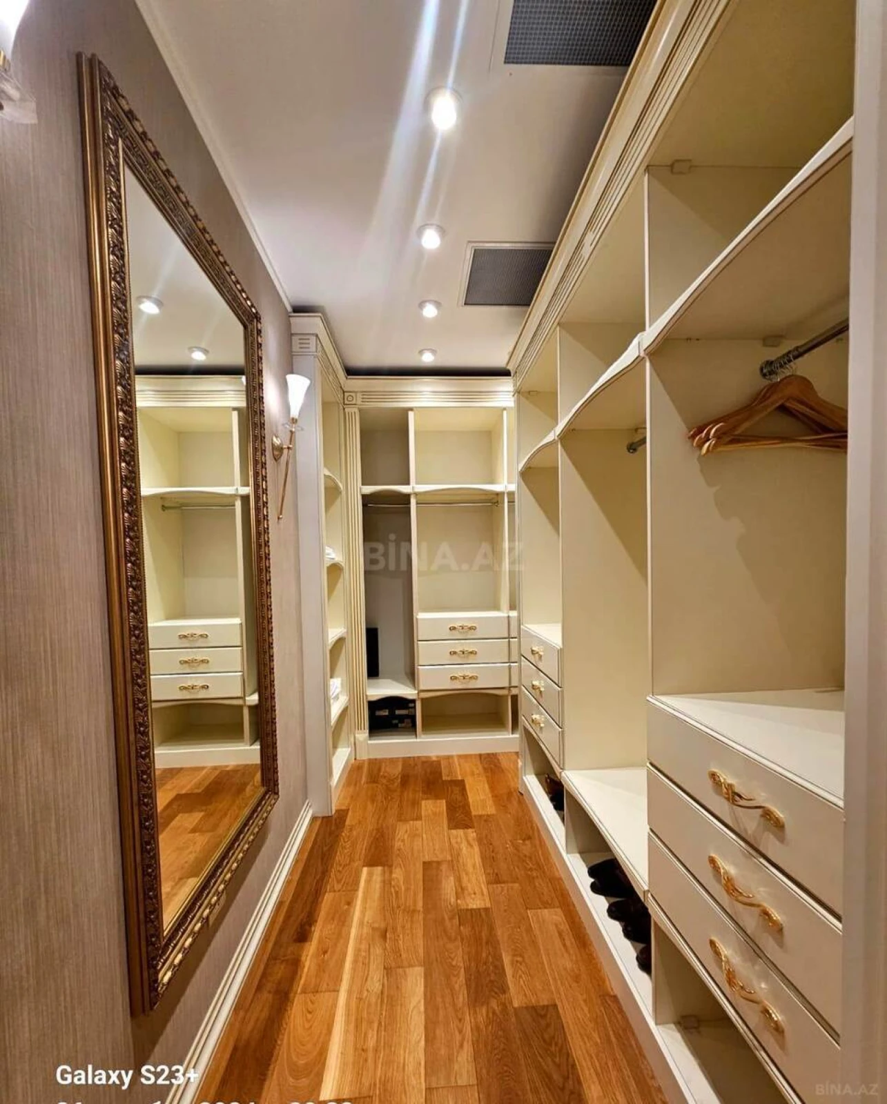 Satılır 5 otaqlı mənzil 286 m²