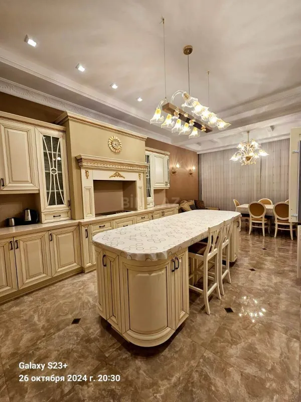 Satılır 5 otaqlı mənzil 286 m²