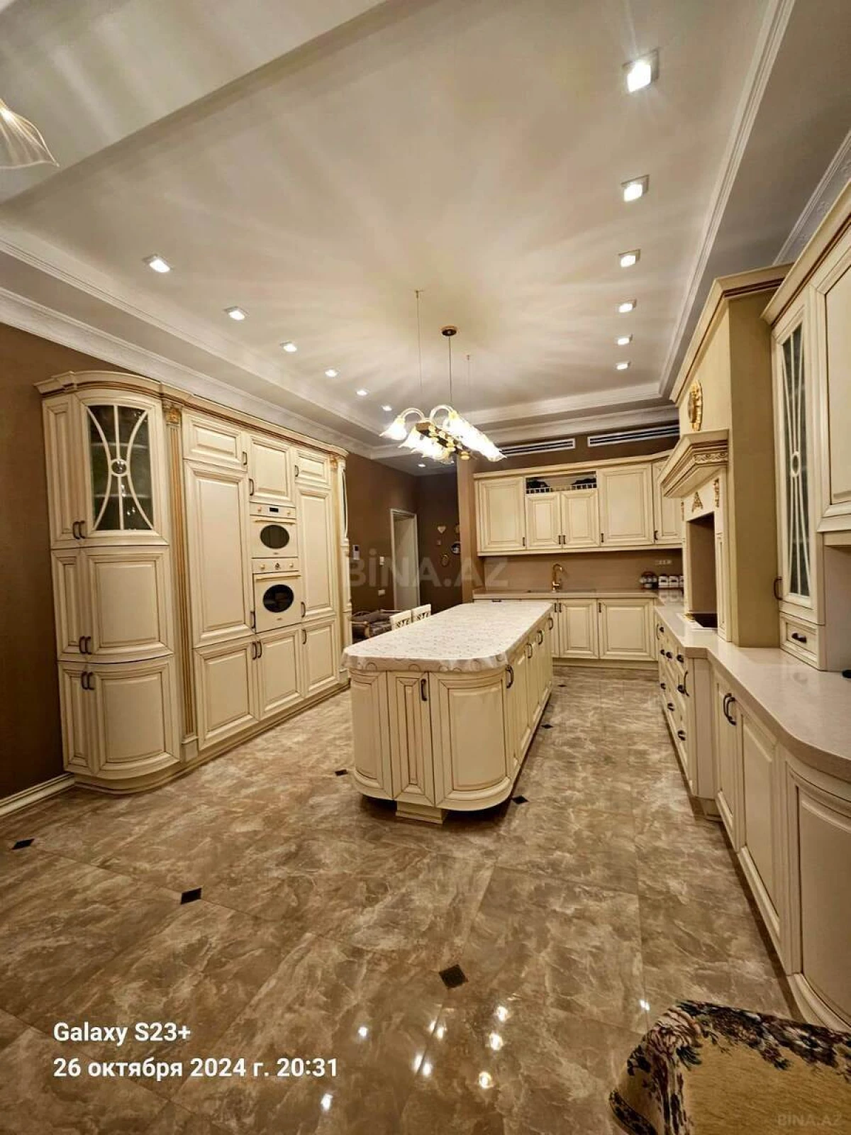 Satılır 5 otaqlı mənzil 286 m²