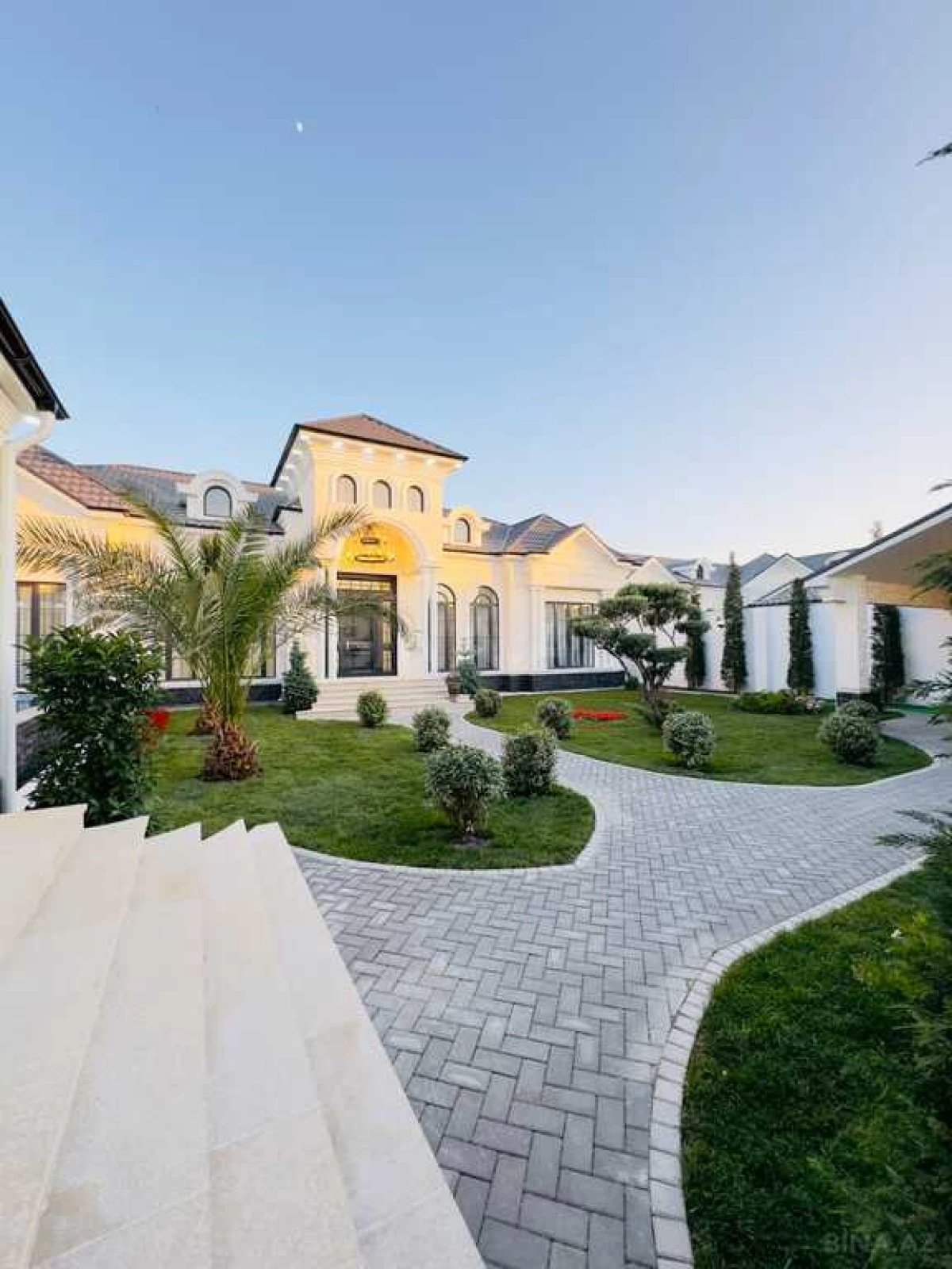 Satılır 6 otaqlı həyət evi 400 m²