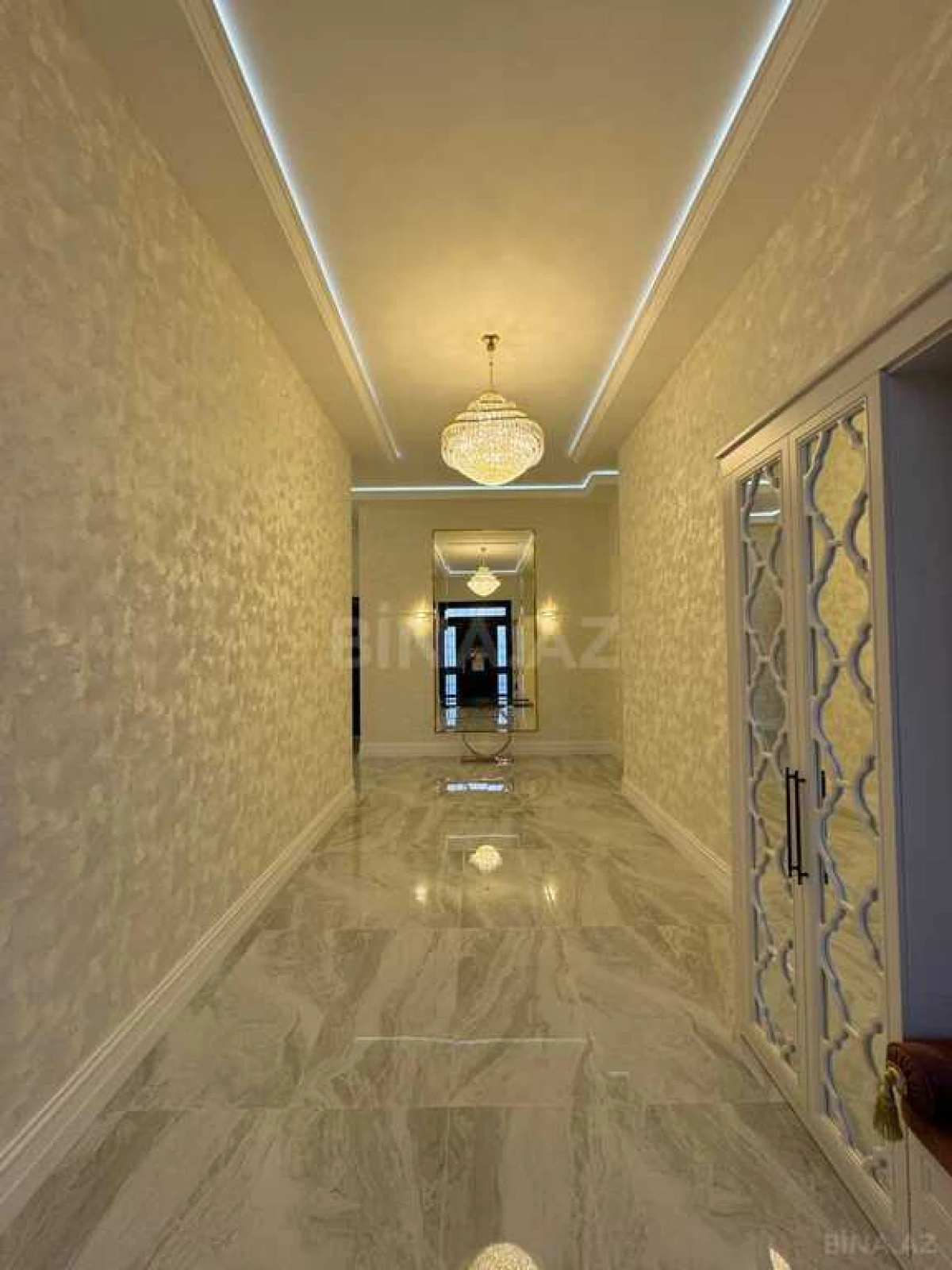 Satılır 6 otaqlı həyət evi 400 m²