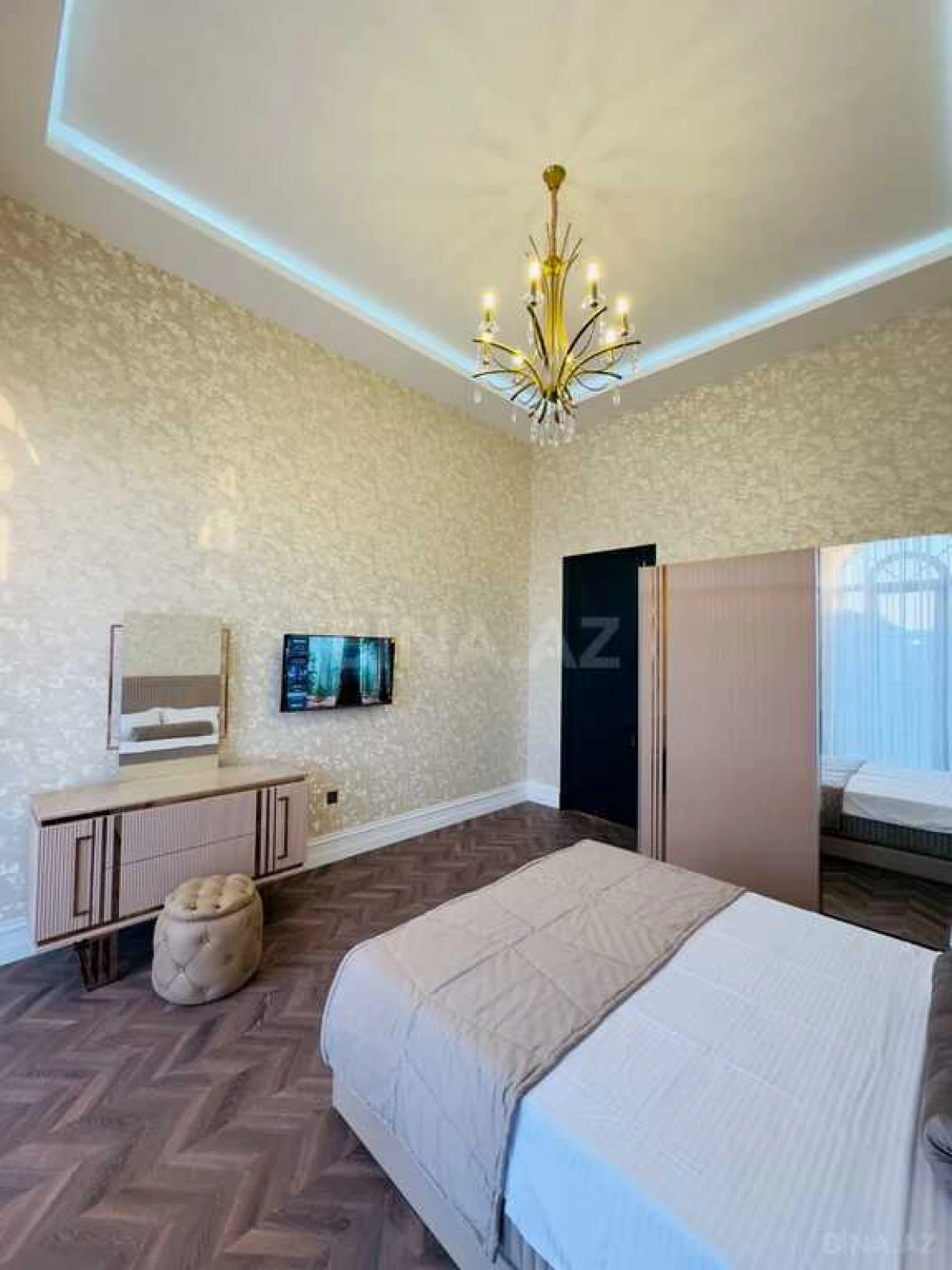 Satılır 6 otaqlı həyət evi 400 m²