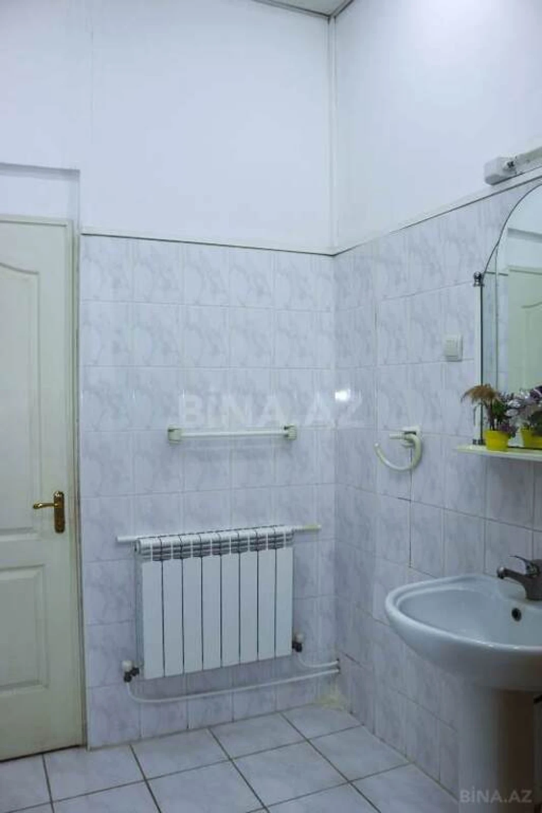 Satılır 6 otaqlı mənzil 240 m²