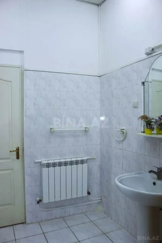 Satılır 6 otaqlı mənzil 240 m²