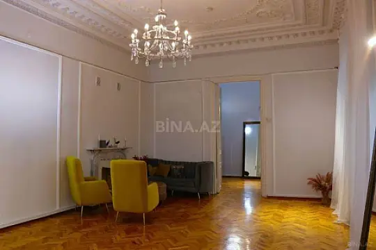 Satılır 6 otaqlı mənzil 240 m²