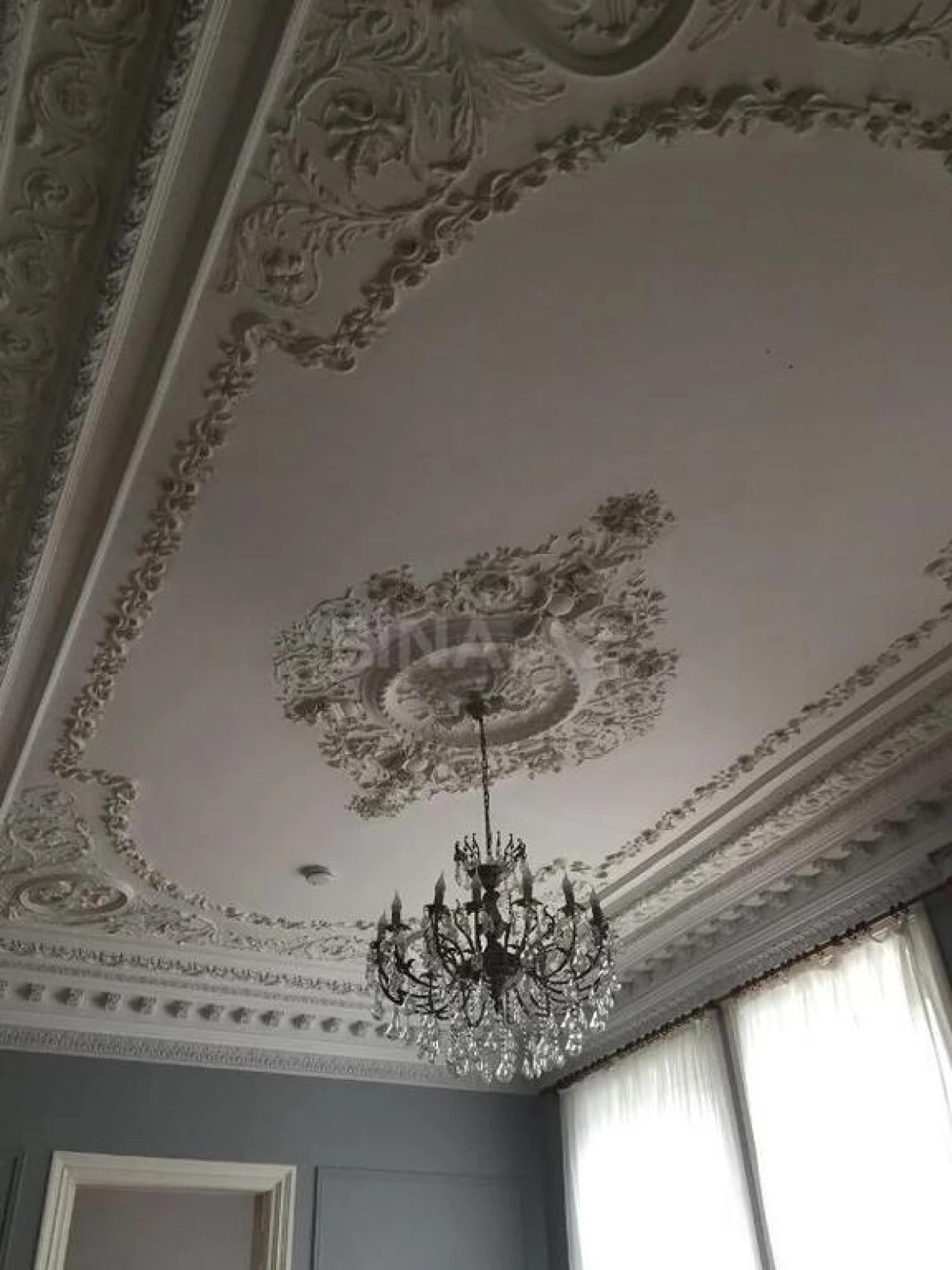 Satılır 6 otaqlı mənzil 240 m²