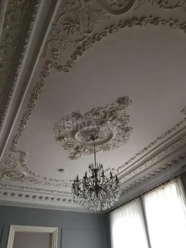 Satılır 6 otaqlı mənzil 240 m²