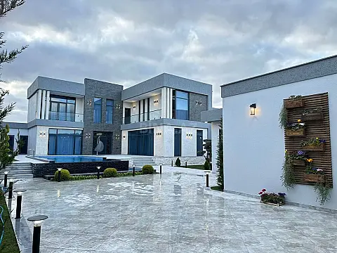 Satılır 4 otaqlı həyət evi 400 m²