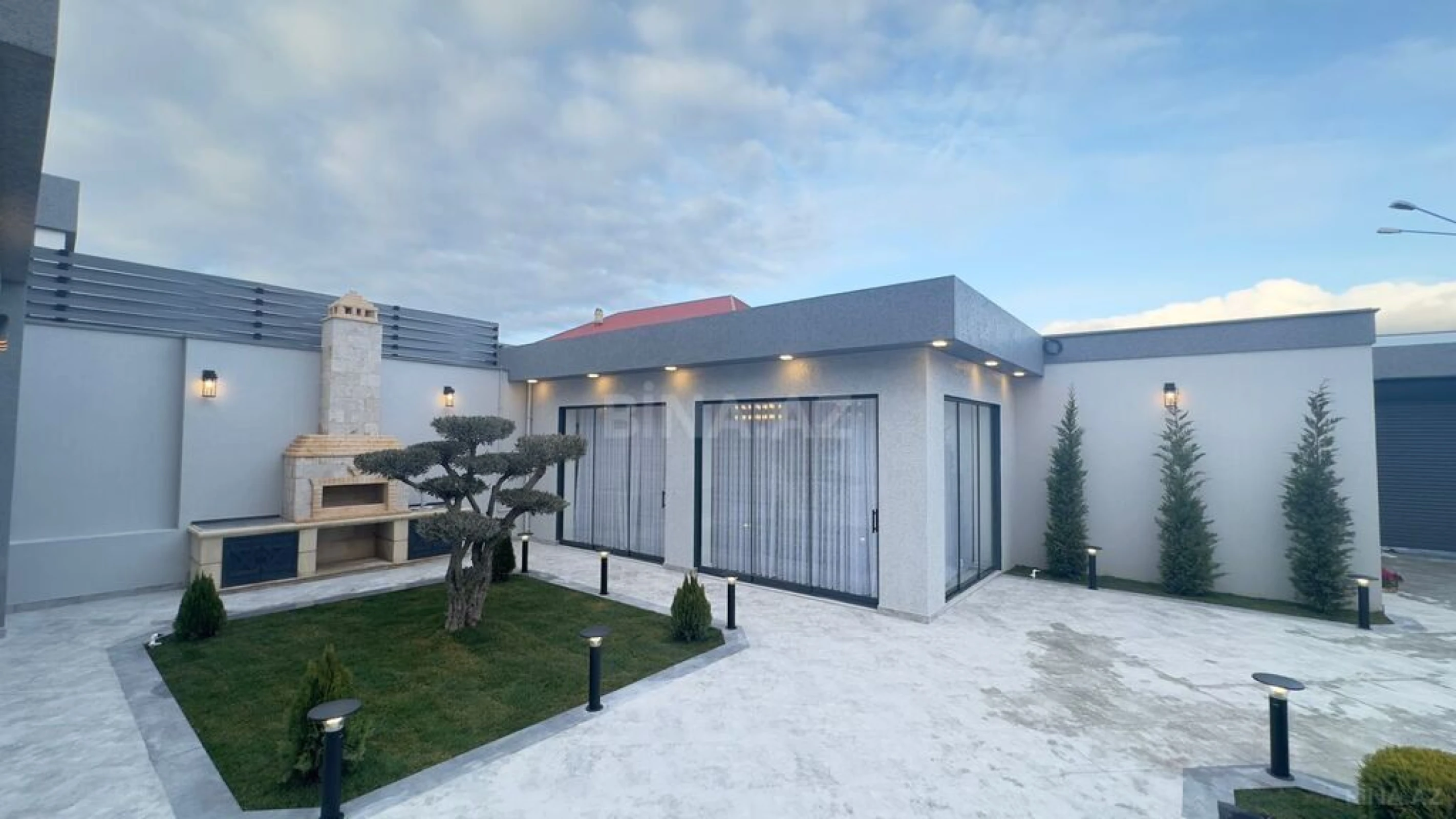 Satılır 4 otaqlı həyət evi 400 m²