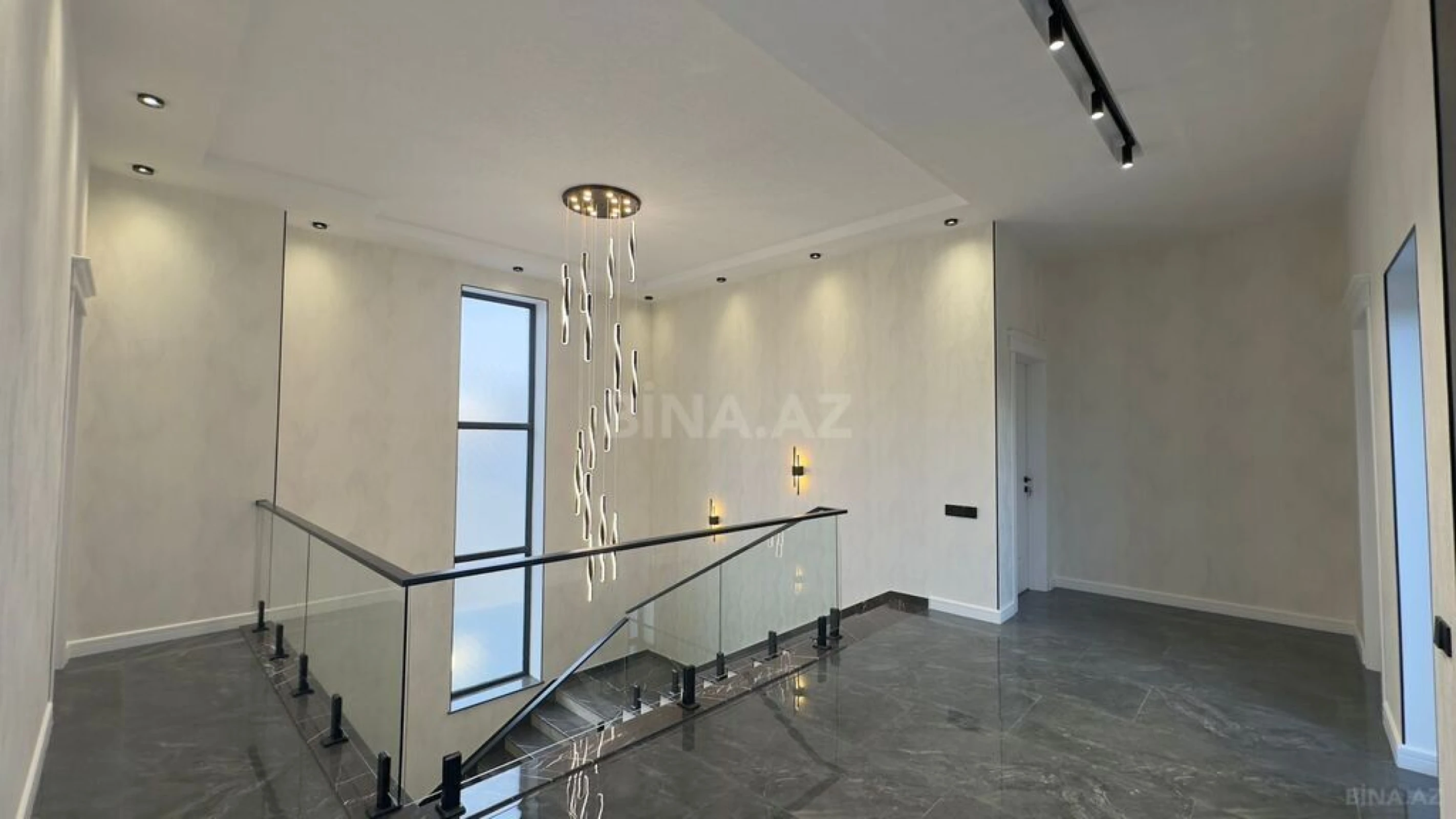 Satılır 4 otaqlı həyət evi 400 m²