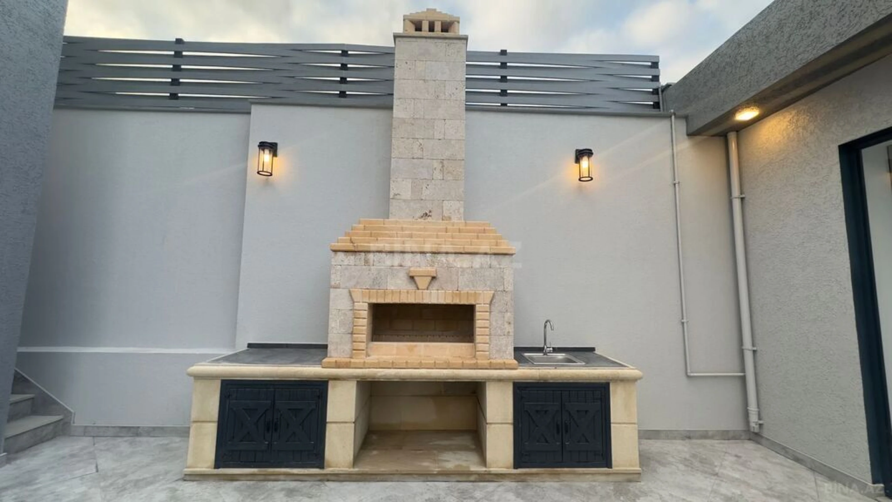 Satılır 4 otaqlı həyət evi 400 m²