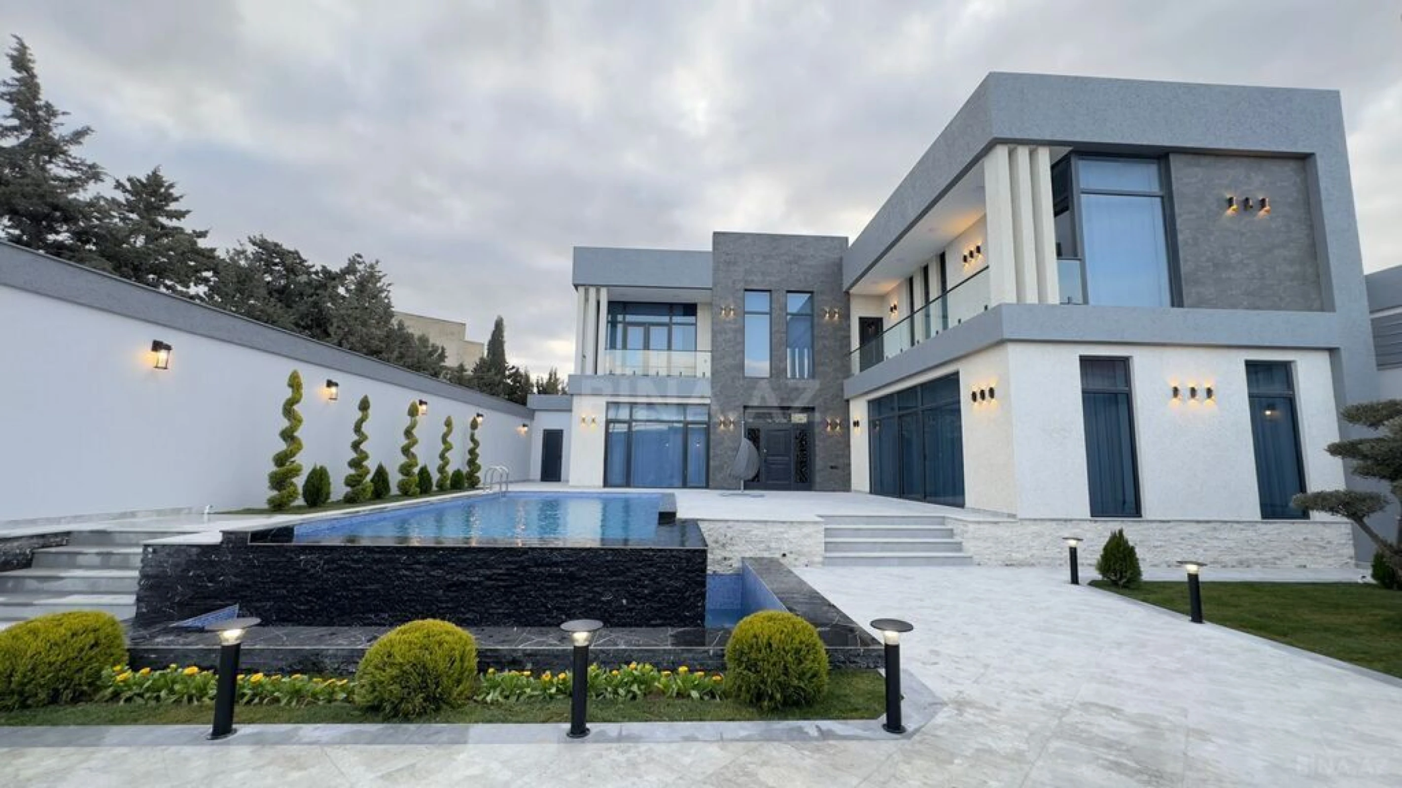 Satılır 4 otaqlı həyət evi 400 m²