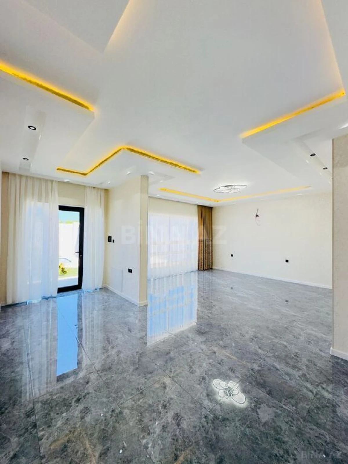 Satılır 4 otaqlı həyət evi 160 m²