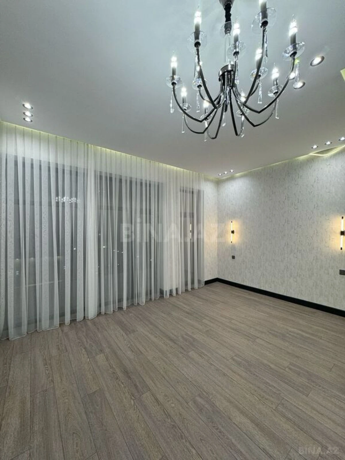 Satılır 5 otaqlı həyət evi 450 m²