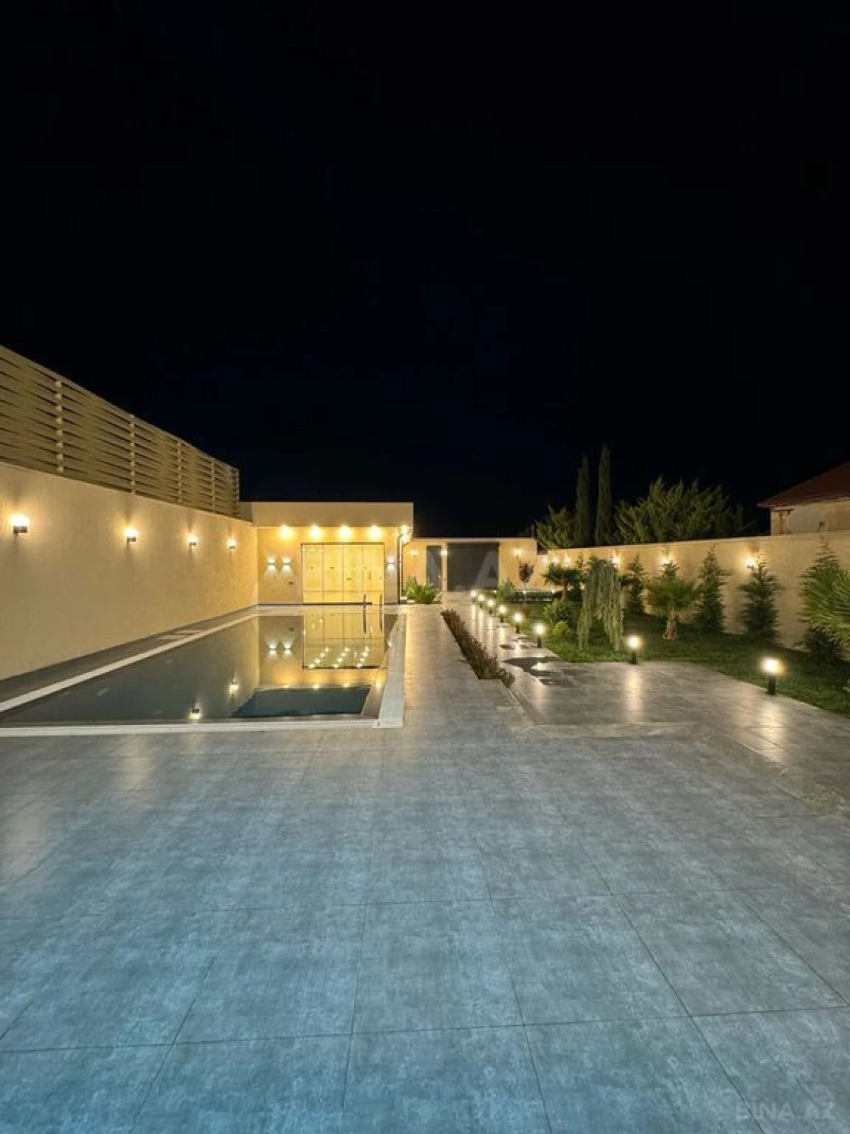 Satılır 5 otaqlı həyət evi 450 m²