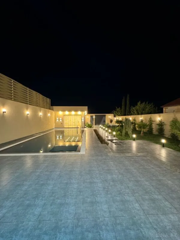 Satılır 5 otaqlı həyət evi 450 m²