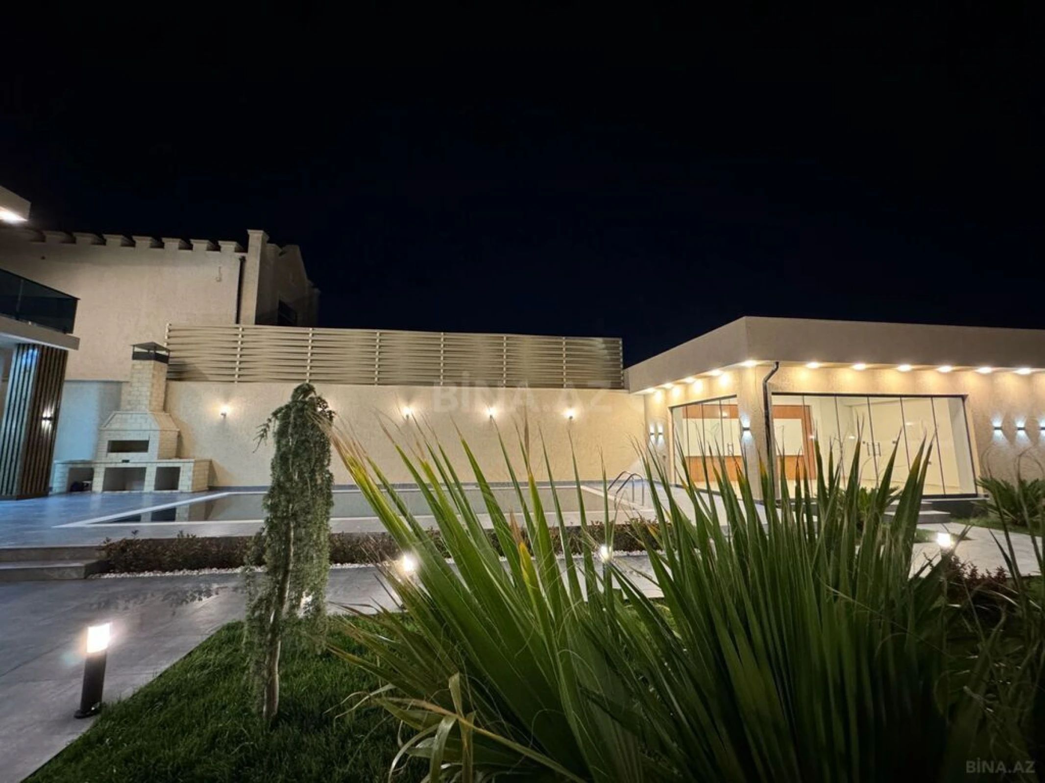 Satılır 5 otaqlı həyət evi 450 m²