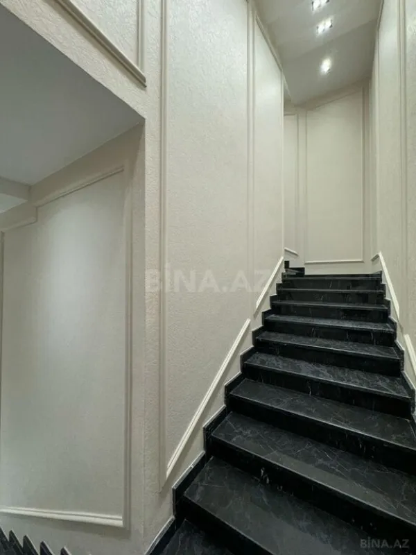 Satılır 5 otaqlı həyət evi 450 m²
