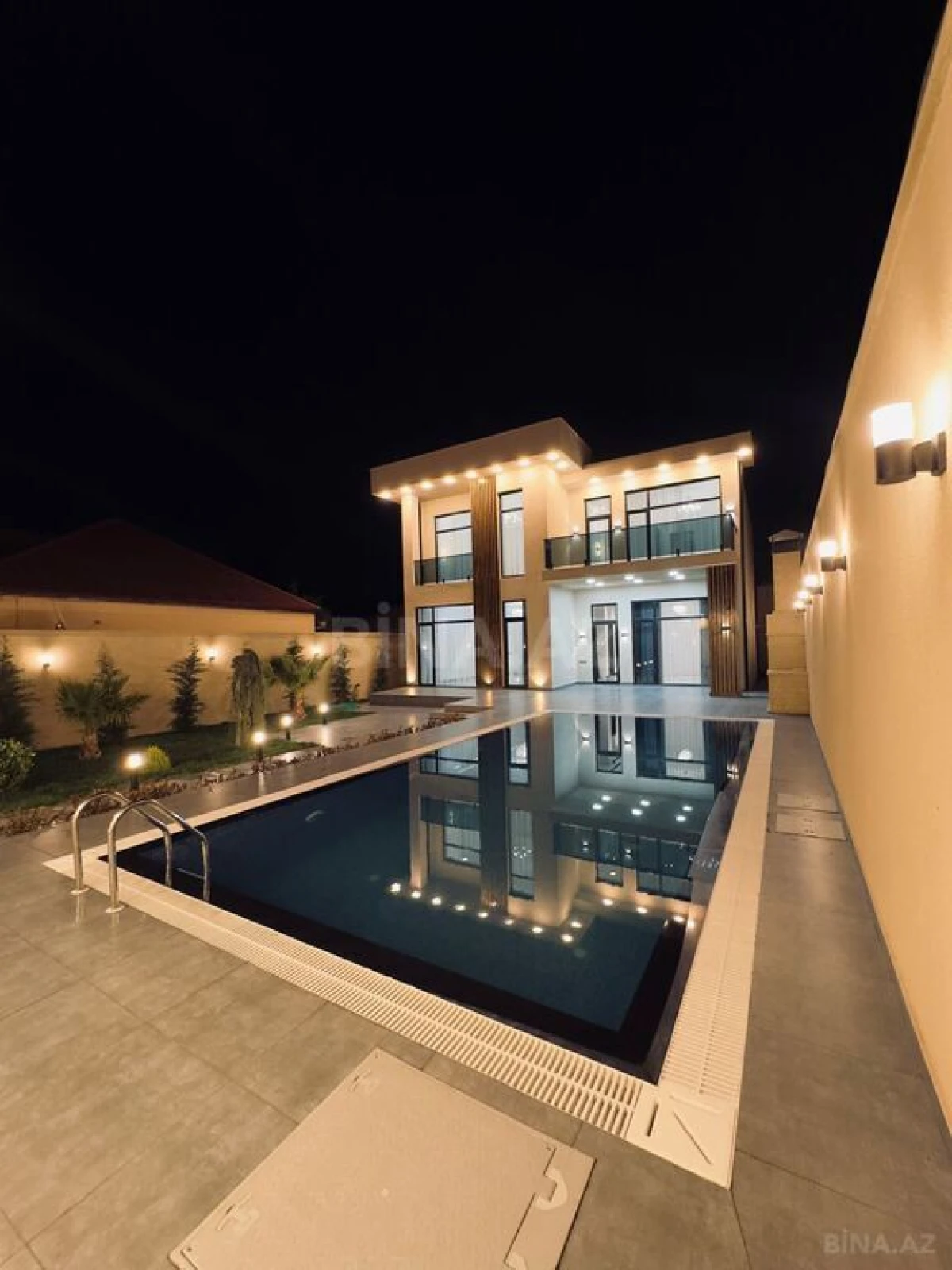 Satılır 5 otaqlı həyət evi 450 m²