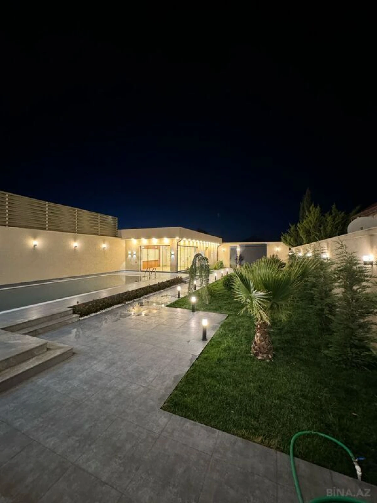 Satılır 5 otaqlı həyət evi 450 m²