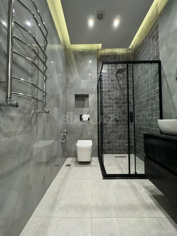 Satılır 5 otaqlı həyət evi 450 m²