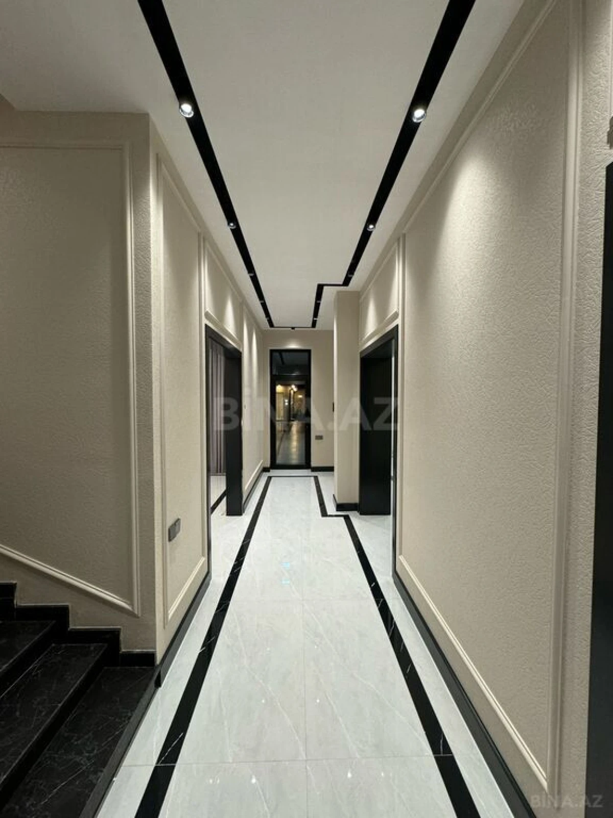 Satılır 5 otaqlı həyət evi 450 m²