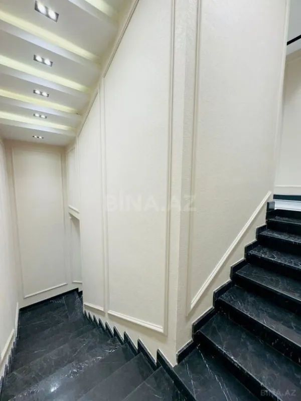 Satılır 5 otaqlı həyət evi 450 m²