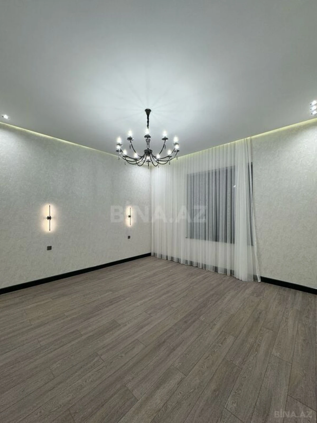 Satılır 5 otaqlı həyət evi 450 m²