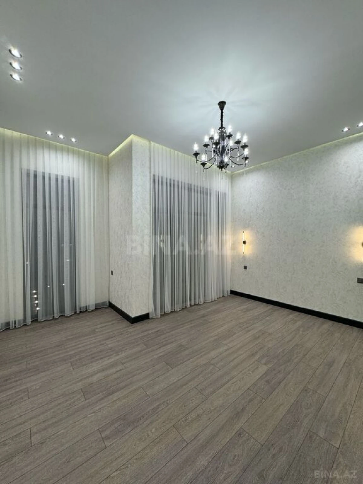 Satılır 5 otaqlı həyət evi 450 m²