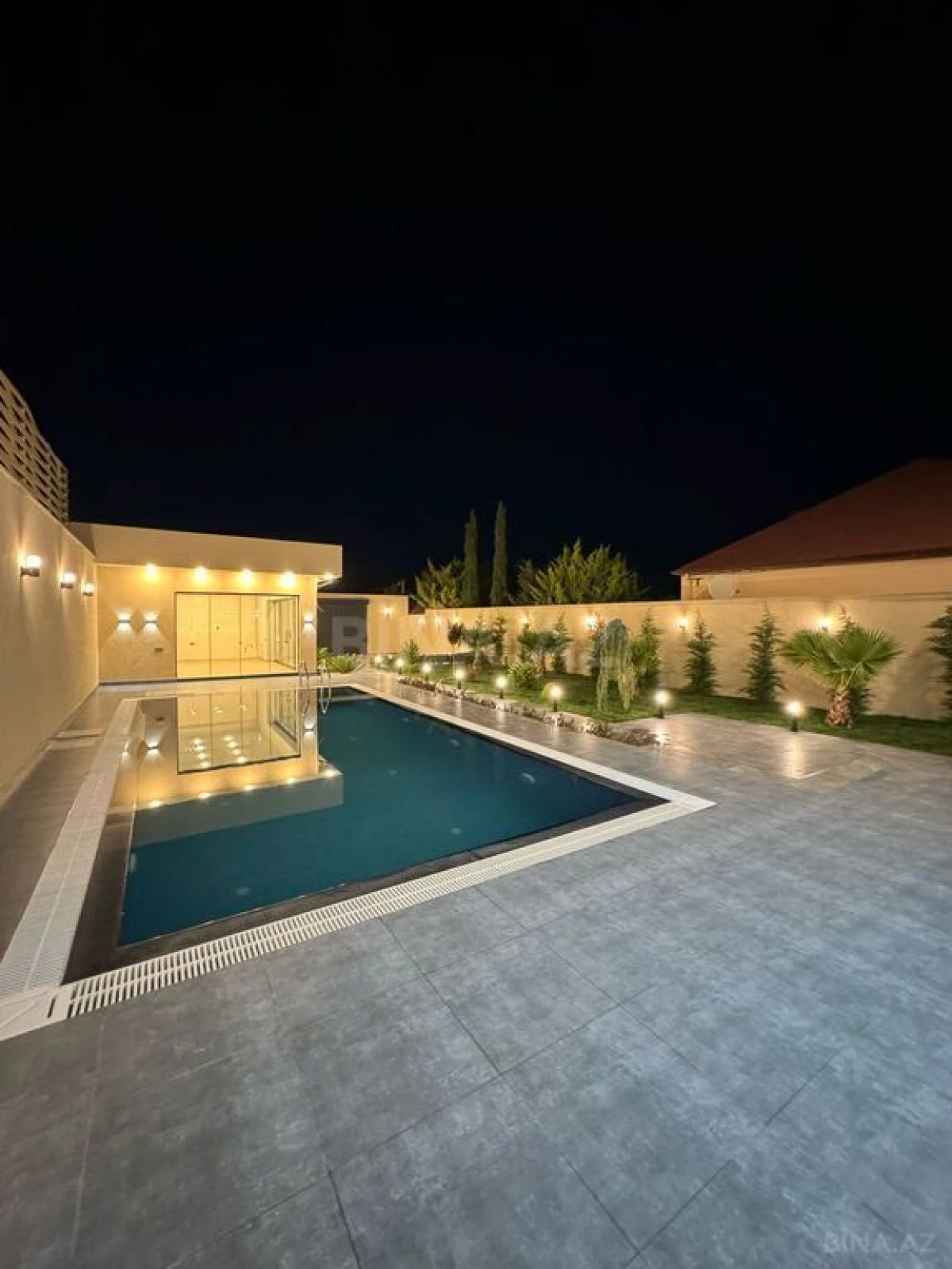 Satılır 5 otaqlı həyət evi 450 m²